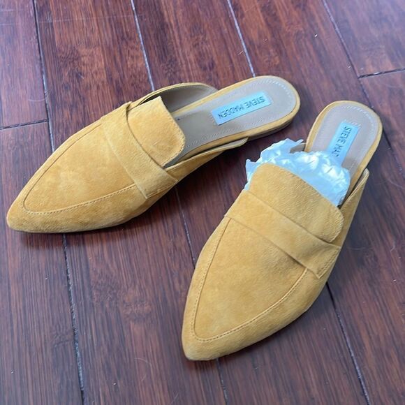 BRAND NEW - Steve Madden - Mule Flats - Size 8.5 Never Worn - Tan / Camel Suede - Picture 1 of 4